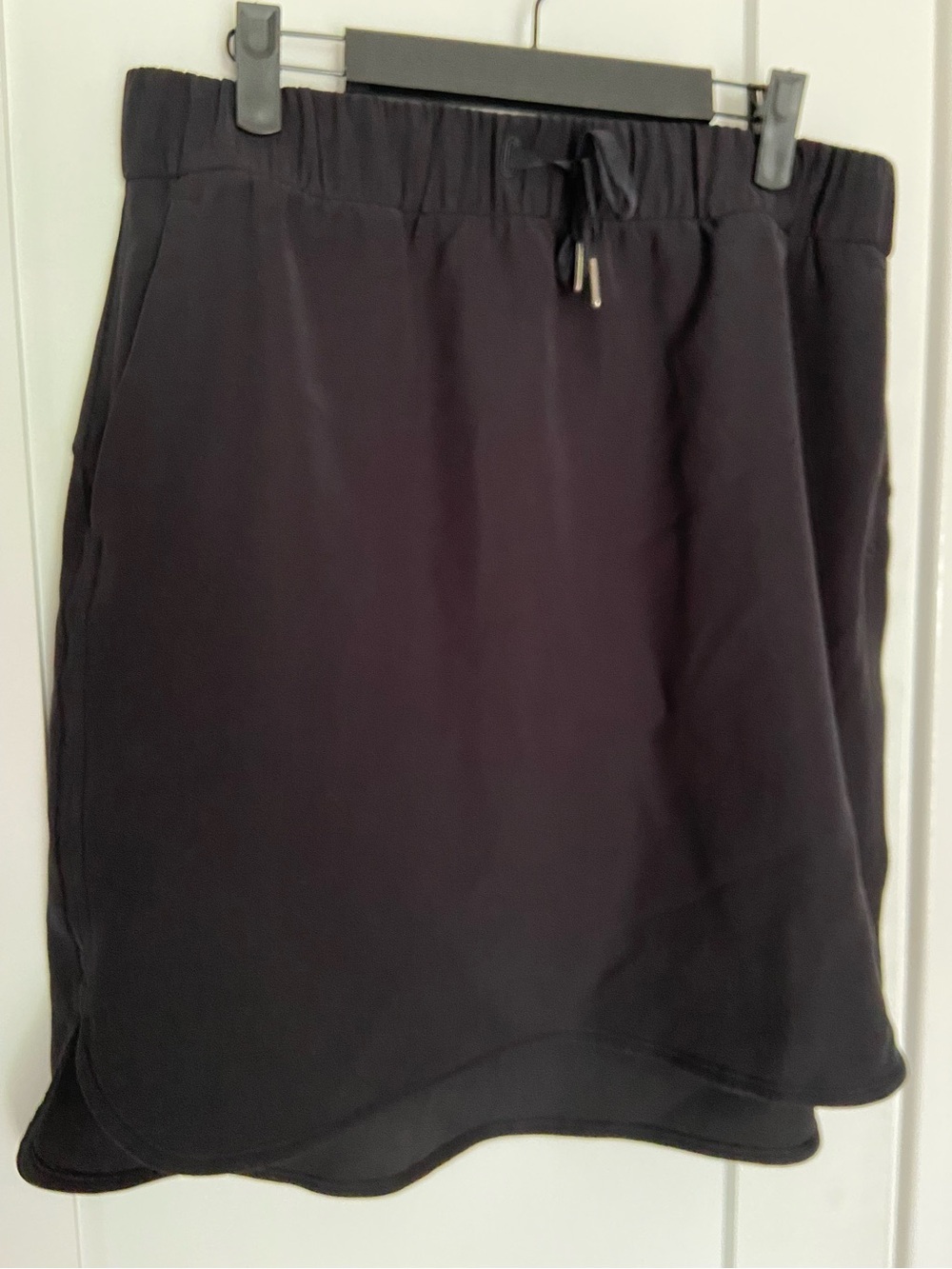 28. Size 12 LULULEMON Black Skirt With Pockets